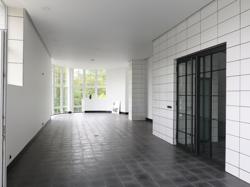 ФУНКЦИОНАЛИСТСКАЯ ВИЛЛА С ЧАСТНЫМ ПАРКОМ, 15 КМ ОТ ПРАГИ